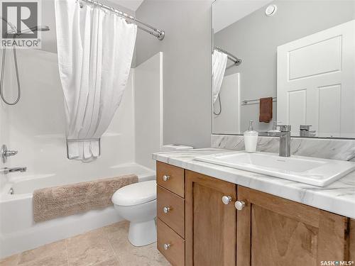 11 701 Mcintosh Street E, Swift Current, SK - Indoor Photo Showing Bathroom