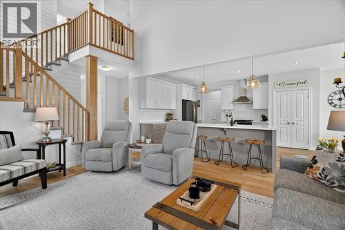 87 Boyd Boulevard, Zorra, ON - Indoor Photo Showing Living Room