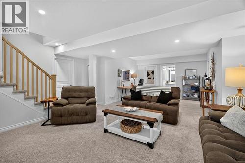 87 Boyd Boulevard, Zorra, ON - Indoor Photo Showing Living Room
