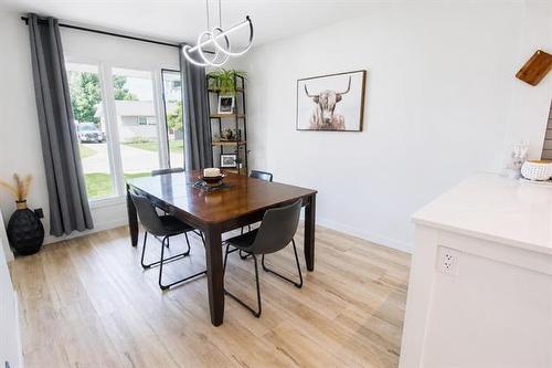 4 Schultz Rd, Pinawa, MB - Indoor Photo Showing Dining Room