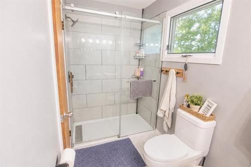 4 Schultz Rd, Pinawa, MB - Indoor Photo Showing Bathroom