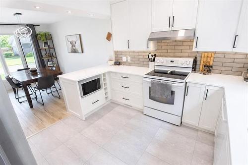 4 Schultz Rd, Pinawa, MB - Indoor Photo Showing Kitchen