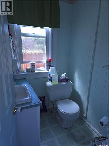 36 21St Street E, Prince Albert, SK - Indoor Photo Showing Bathroom