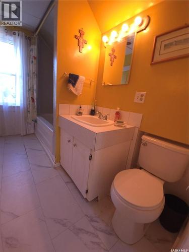 36 21St Street E, Prince Albert, SK - Indoor Photo Showing Bathroom