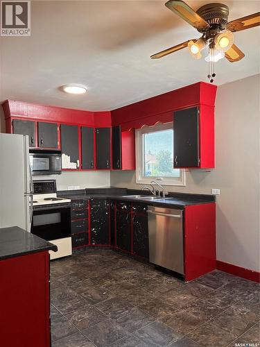 217 3A Street E, Nipawin, SK - Indoor Photo Showing Kitchen With Double Sink