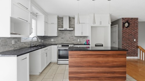 Cuisine - 1290 159E Rue, Saint-Georges, QC - Indoor Photo Showing Kitchen With Upgraded Kitchen