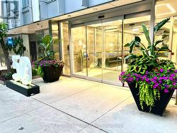 906 - 50 MCCAUL STREET Toronto, ON M5T 0B6