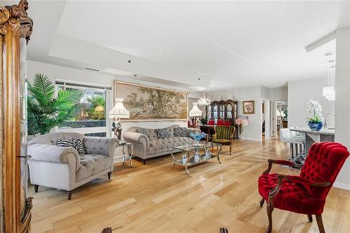212 775 Sterling Lyon Parkway, Winnipeg, MB - Indoor Photo Showing Living Room