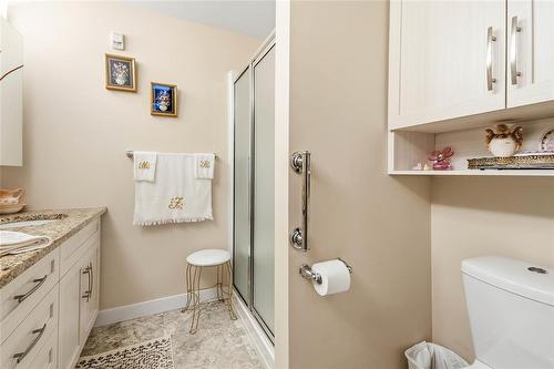 212 775 Sterling Lyon Parkway, Winnipeg, MB - Indoor Photo Showing Bathroom