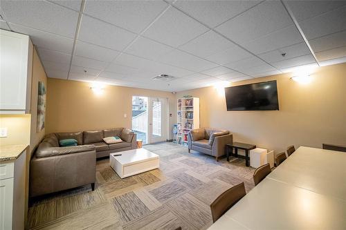 212 775 Sterling Lyon Parkway, Winnipeg, MB - Indoor