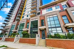 17 TOWN CENTRE COURT Toronto, ON M1P 0B3