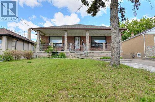 34 WILLIAM CRAGG DRIVE  Toronto, ON M3M 1T9