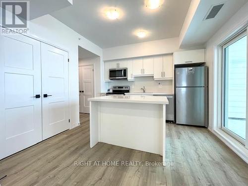 102 - 15 Kneeshaw Drive, Barrie, ON - Indoor Photo Showing Kitchen