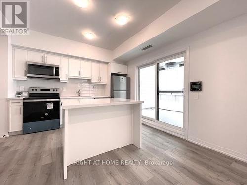 102 - 15 Kneeshaw Drive, Barrie, ON - Indoor Photo Showing Kitchen