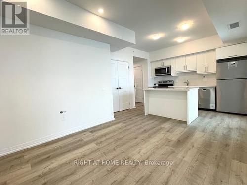 102 - 15 Kneeshaw Drive, Barrie, ON - Indoor Photo Showing Kitchen