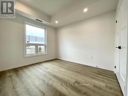 102 - 15 Kneeshaw Drive, Barrie, ON - Indoor Photo Showing Other Room