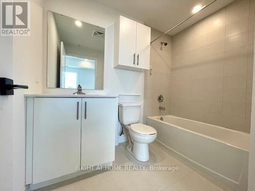 102 - 15 Kneeshaw Drive, Barrie, ON - Indoor Photo Showing Bathroom