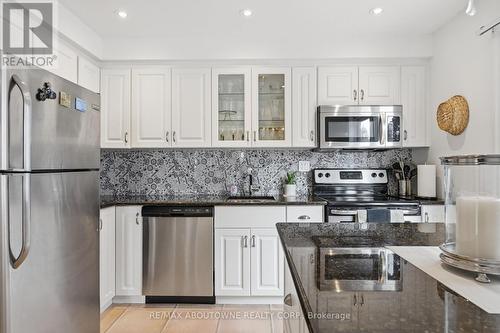 2339 Gillingham Drive, Burlington, ON - Indoor Photo Showing Kitchen With Upgraded Kitchen