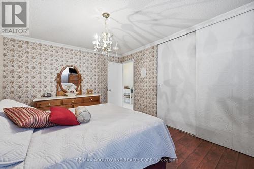 2339 Gillingham Drive, Burlington, ON - Indoor Photo Showing Bedroom