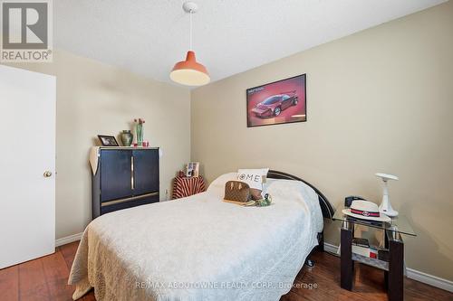 2339 Gillingham Drive, Burlington, ON - Indoor Photo Showing Bedroom