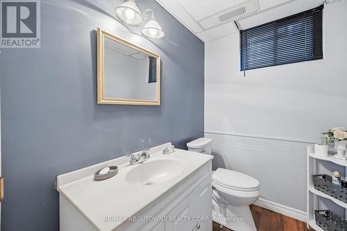 2339 Gillingham Drive, Burlington, ON - Indoor Photo Showing Bathroom