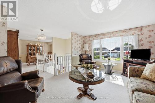 2339 Gillingham Drive, Burlington, ON - Indoor Photo Showing Living Room