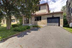 8405 Rue Rimbaud  Brossard, QC J4X 1R4