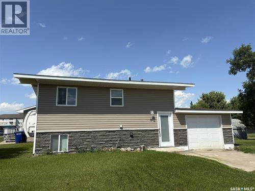 27 Calvert Crescent, Lanigan, SK - Outdoor