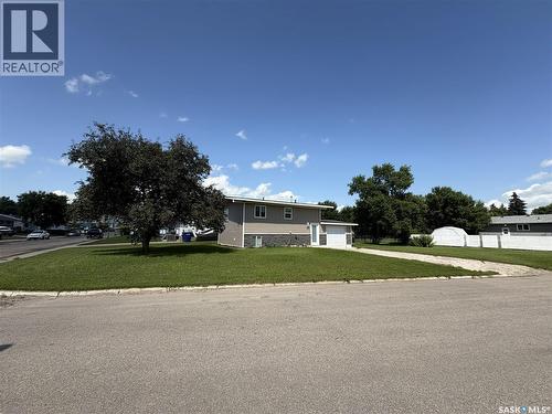 27 Calvert Crescent, Lanigan, SK - Outdoor