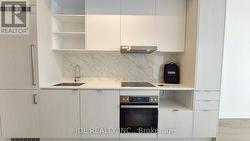 6115 - 55 COOPER STREET Toronto, ON M5E 0G1