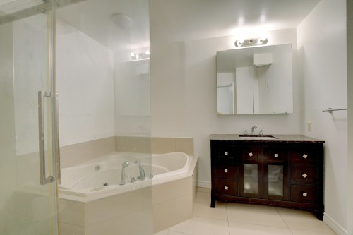 Salle de bains - 521 Rue Hyman, Dollard-Des-Ormeaux, QC - Indoor Photo Showing Bathroom