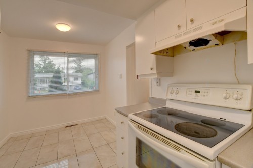 Coin-repas - 521 Rue Hyman, Dollard-Des-Ormeaux, QC - Indoor Photo Showing Kitchen