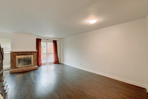Salon - 521 Rue Hyman, Dollard-Des-Ormeaux, QC - Indoor Photo Showing Living Room With Fireplace