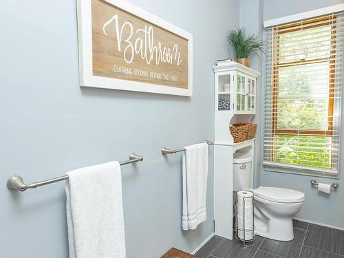 44 John Street, Shelburne, NS - Indoor Photo Showing Bathroom