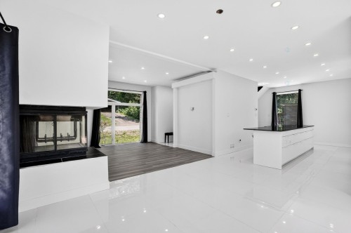 Kitchen - 405 Rue De La Montagne, Saint-Calixte, QC - Indoor With Fireplace