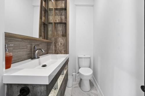 Powder room - 405 Rue De La Montagne, Saint-Calixte, QC - Indoor Photo Showing Bathroom