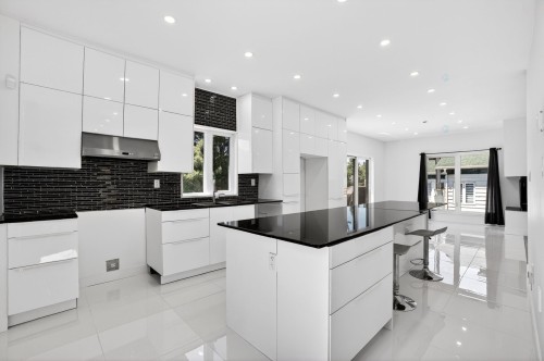 Kitchen - 405 Rue De La Montagne, Saint-Calixte, QC - Indoor Photo Showing Kitchen With Upgraded Kitchen