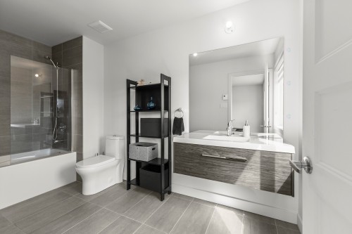 Bathroom - 177 Av. Mason, Pointe-Claire, QC - Indoor Photo Showing Bathroom