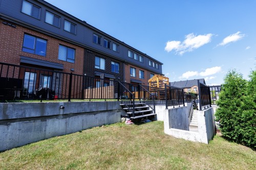 Courtyard - 177 Av. Mason, Pointe-Claire, QC - Outdoor