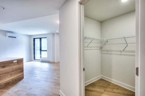Den - 904-605 Rue De L'Escale, Brossard, QC - Indoor