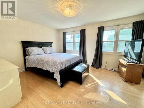 40 Maplehurst Square, Brampton, ON - Indoor Photo Showing Bedroom