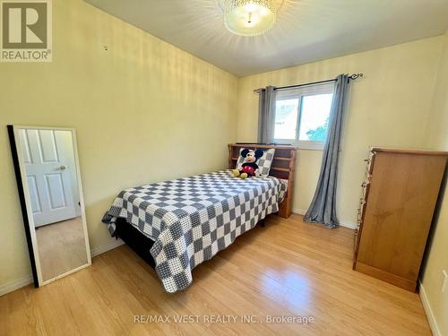 40 Maplehurst Square, Brampton, ON - Indoor Photo Showing Bedroom