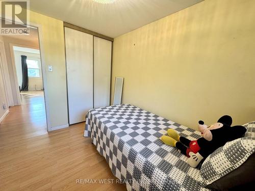 40 Maplehurst Square, Brampton, ON - Indoor Photo Showing Bedroom
