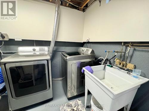 40 Maplehurst Square, Brampton, ON - Indoor Photo Showing Laundry Room