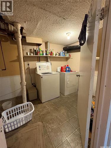 561 18Th Street E, Prince Albert, SK - Indoor Photo Showing Laundry Room