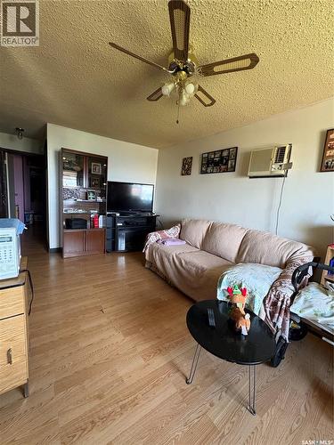 561 18Th Street E, Prince Albert, SK - Indoor Photo Showing Living Room