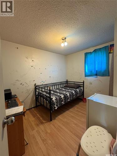 561 18Th Street E, Prince Albert, SK - Indoor Photo Showing Bedroom