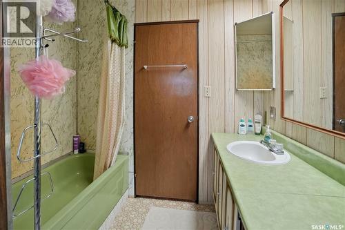 771 Joseph Crescent, Cochin, SK - Indoor Photo Showing Bathroom