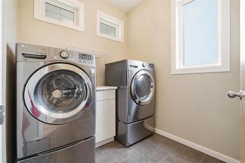 107 Hazel Ave, St Andrews, MB - Indoor Photo Showing Laundry Room