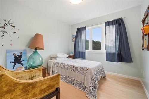 107 Hazel Ave, St Andrews, MB - Indoor Photo Showing Bedroom
